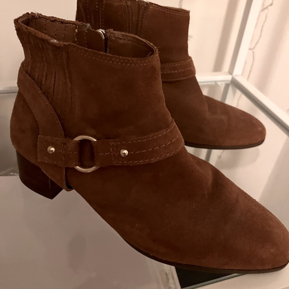 Woman Essex Lane boots size 8 1/2